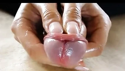 Uzun tırnaklarla handjob