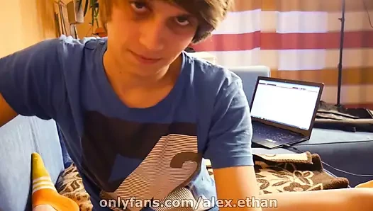 Tatlı, amatör iri güzel kız tarafından emiliyor