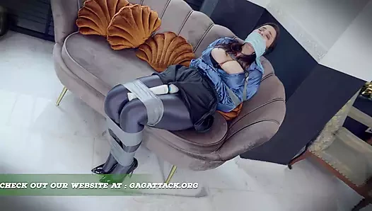 Tilly McReese - sekreter yakalandı, çok ağzı tıkalı ve titreşimli (GagAttack.NL)