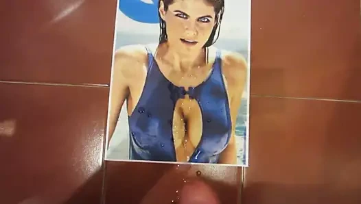 Alexandra Daddario boşalıyor