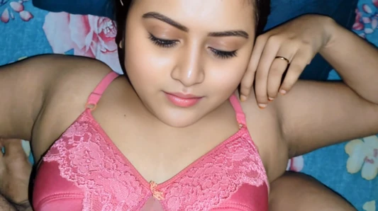 Sabah vakti Hintli bangla yenge ile romantik sikişme eğlencesi videosu.