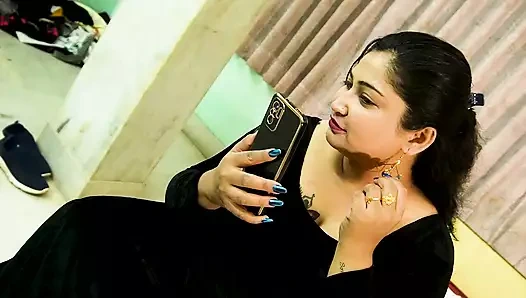 Kirli model bir otelde kaldı ve garsonunu becerdin