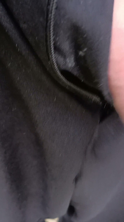 Büyük sünnetsiz yarak seyiriyor, iş kıyafetleri giyerek ormanda mastürbasyon yapıyor - rockard daddy