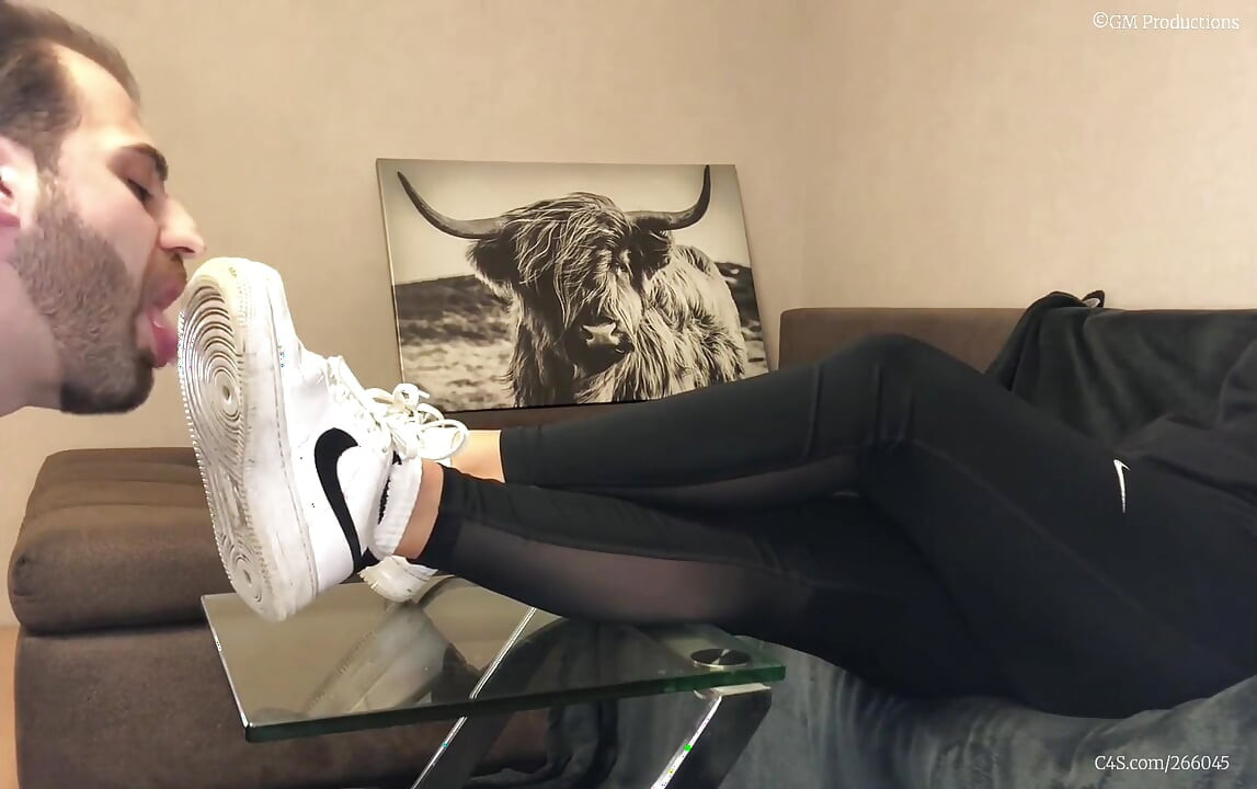 Kirli beyaz spor ayakkabı ibadeti - valeria gecesi (yandan görünüm)
