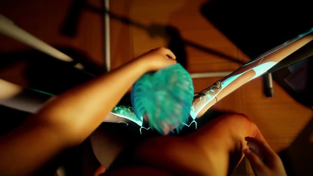 Seksi bir robot kızın yüzünü sikiyor