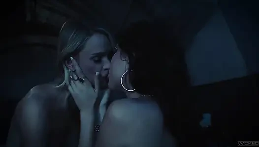 Wicked - güzel Emma Hix amını yalamak için kızıl saçlıyı takip ediyor