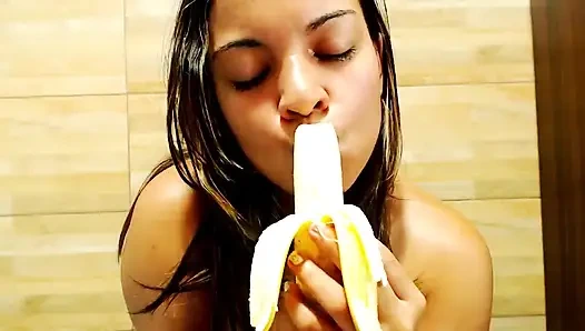 Benimle tatlı ve sulu bir şeyler tatmaya cesaretin var mı?