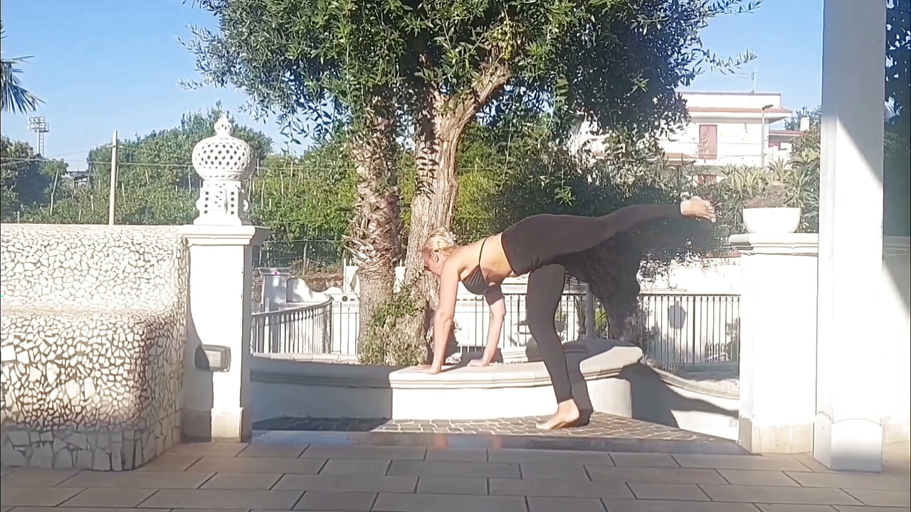 Selena'nın açık havada yogası ve seks