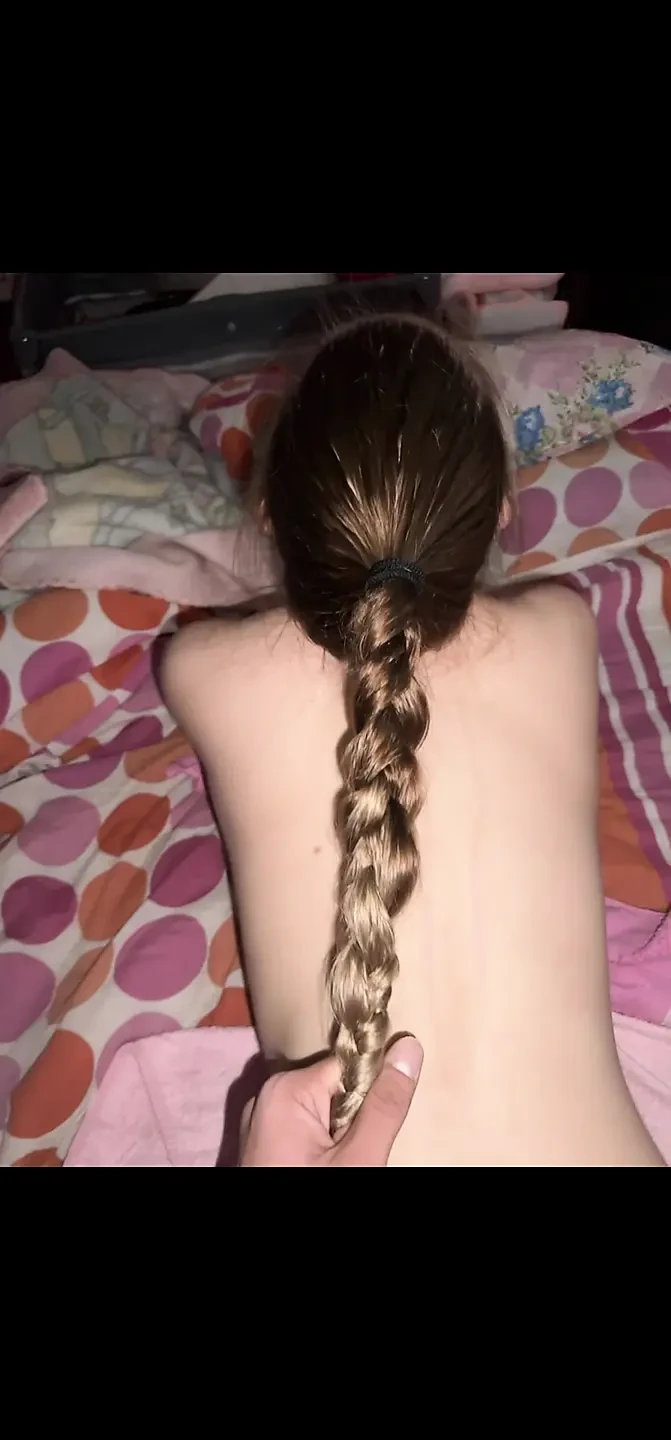 25-letni milf skupiony na stopach ssie i pieprzyć