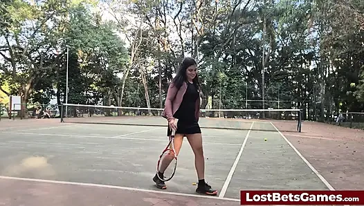 Rafaela ve Igor striptiz tenisi maçını dışarıda yapıyor