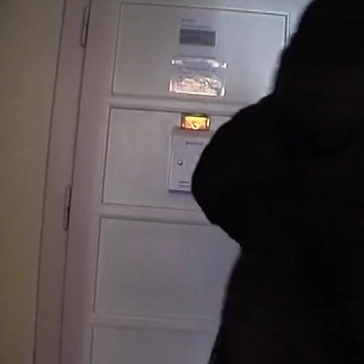 Azgın orta yaşlı seksi kadın kalın yarağa biniyor ve patlamalı orgazm oluyor