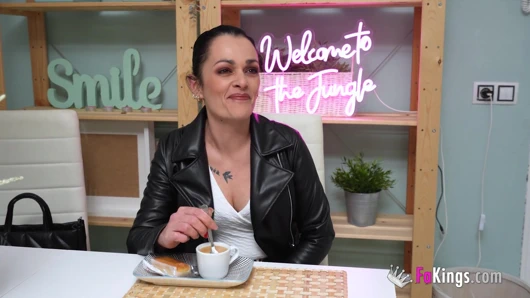 Esmer orta yaşlı seksi kadın barbara vazquez kolajen dozunu istiyor