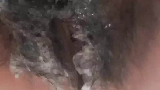 Amcığımın ne kadar sıkı ve kapalı olduğunu görmek istiyorsun ama birkaç parmak için altı yüz