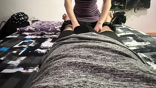 Üvey kız kardeşimin benimle bunu yapmak için bu kadar kaltak olduğuna inanamıyorum