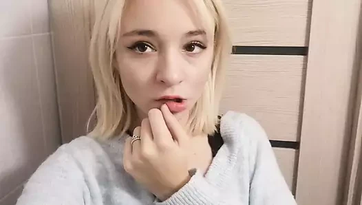 Nazik seksi sevimli striptiz. yakın çekim