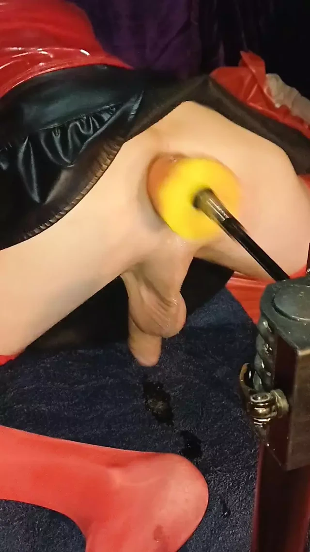 Sikişme makinesinde delik deliği