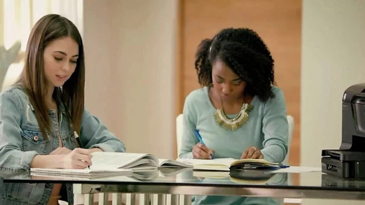 Karartılmış minyon riley reid çalışır dev siyah horoz içinde ona göt