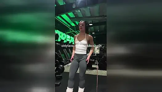 Instagram canlı kaza: 18 yaşındaki bakire grup seks - delikler parçalanıyor ve dölleniyor!