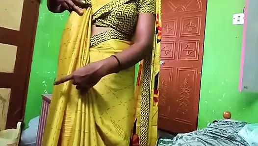Ammu montre ses gros seins et change son sari