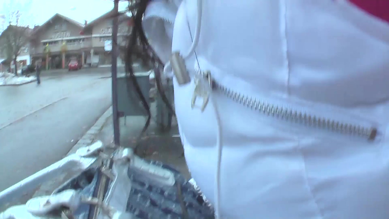 Teen Barbara besorgt es sich fuer Taschengeld