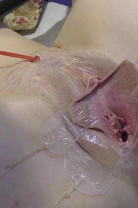 3 Yalayan Vagina, Çok Yakın Olmayan Yerlerde