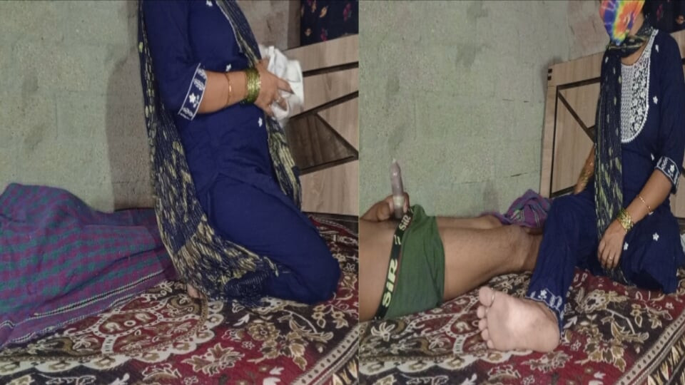 Seksi Hintli hizmetçi tüm Hintçe seste yarak emiyor amrita yenge.
