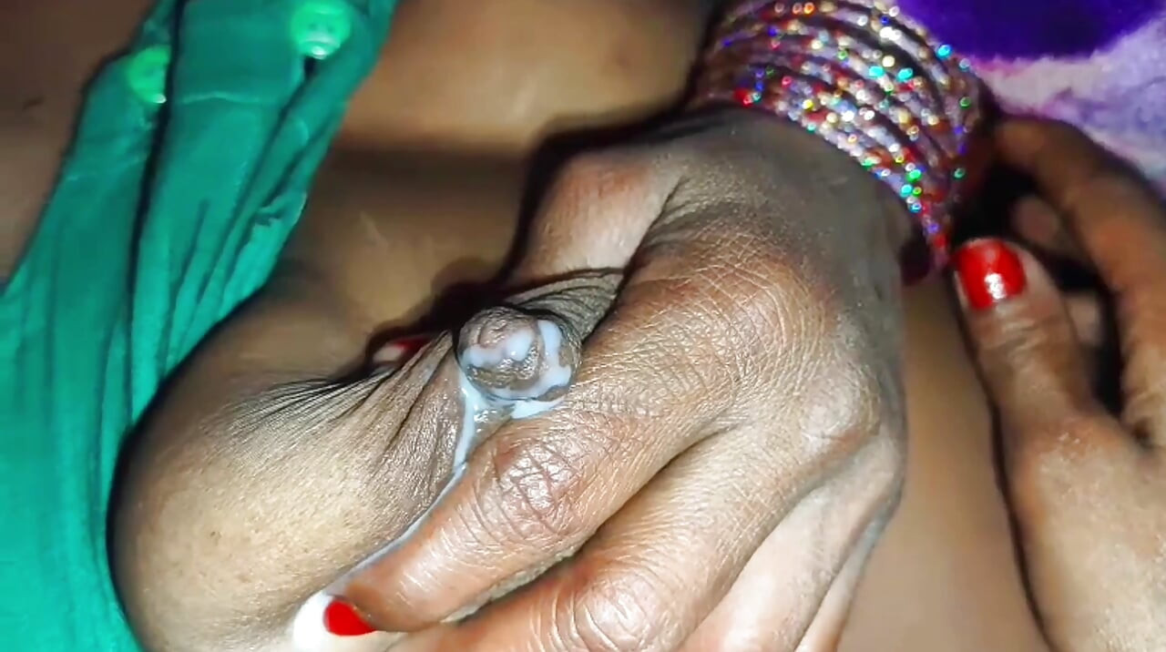 Bangali pati ne apne patni se ruj lgwake ke lund ko chuswaya aur üvey anne bana ke sert chudai kiya tab patni chilane lagi