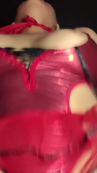 Seksi latin orta yaşlı seksi kadın şeytan kostümü, sürpriz samimi yolculuk ve boşalma, bakış açısı gerçek ev yapımı