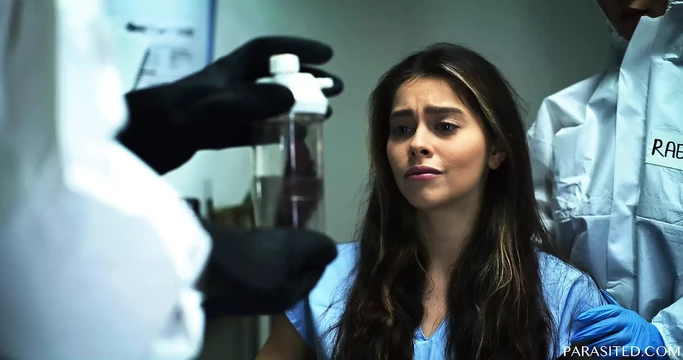 Паразитированные - Alissa Foxy, Jia Lissa и Rae Lil Black трахают их мозги друг друга