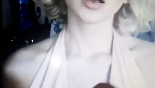 Dove Cameron boşalıyor