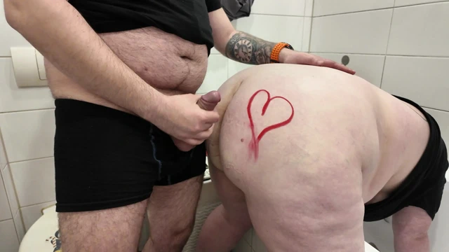 Büyük götlü üvey anne üvey oğlu tarafından sikilmek istiyor! 4k