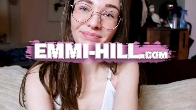 Süper sıska gamergirl sert bir maçtan sonra kendini sikiyor