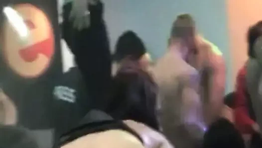 Kadife eş değiştirenler kulübü, çek kulübünde sapıkça yaşam tarzı çiftleri