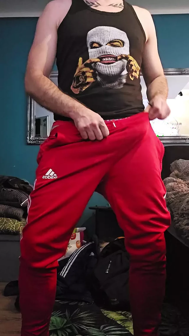 Польский гей дрочит