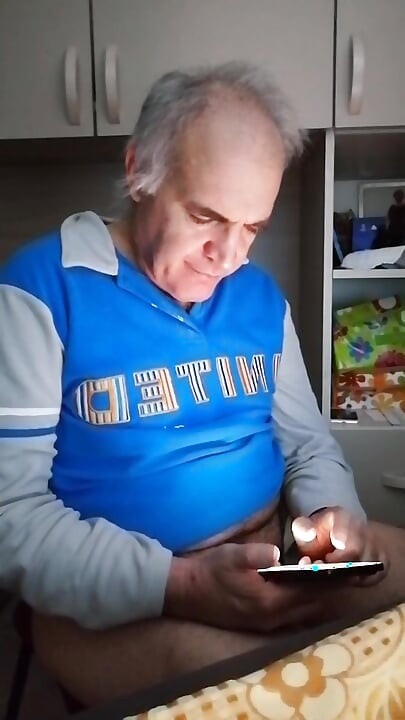 Senin için uzun bir jette dölüm fışkırtıyor