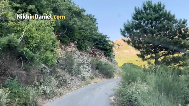 Seksi bir kızla ateşli randevu vahşi araba kaputunda seksle sona erdi