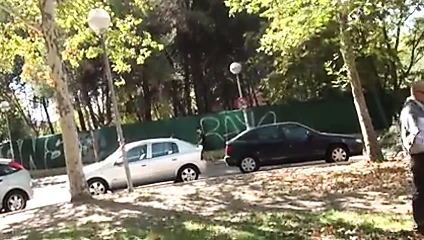 Kat kolej kampüsünde bir azgın züppe bulur ve onu sikikleri