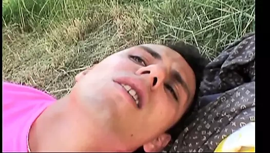 Şişman ve sürtük genç kuzeni tarafından götten sikiliyor