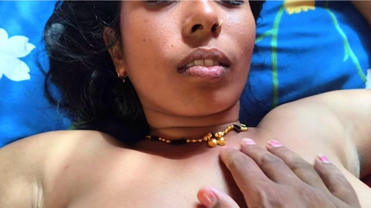 Hintli desi köylü yenge sert gece yatağı sikişi - evli ve kocası yeni çiftlerin seks videosu - Desi köylü oğlan ve kız seks.