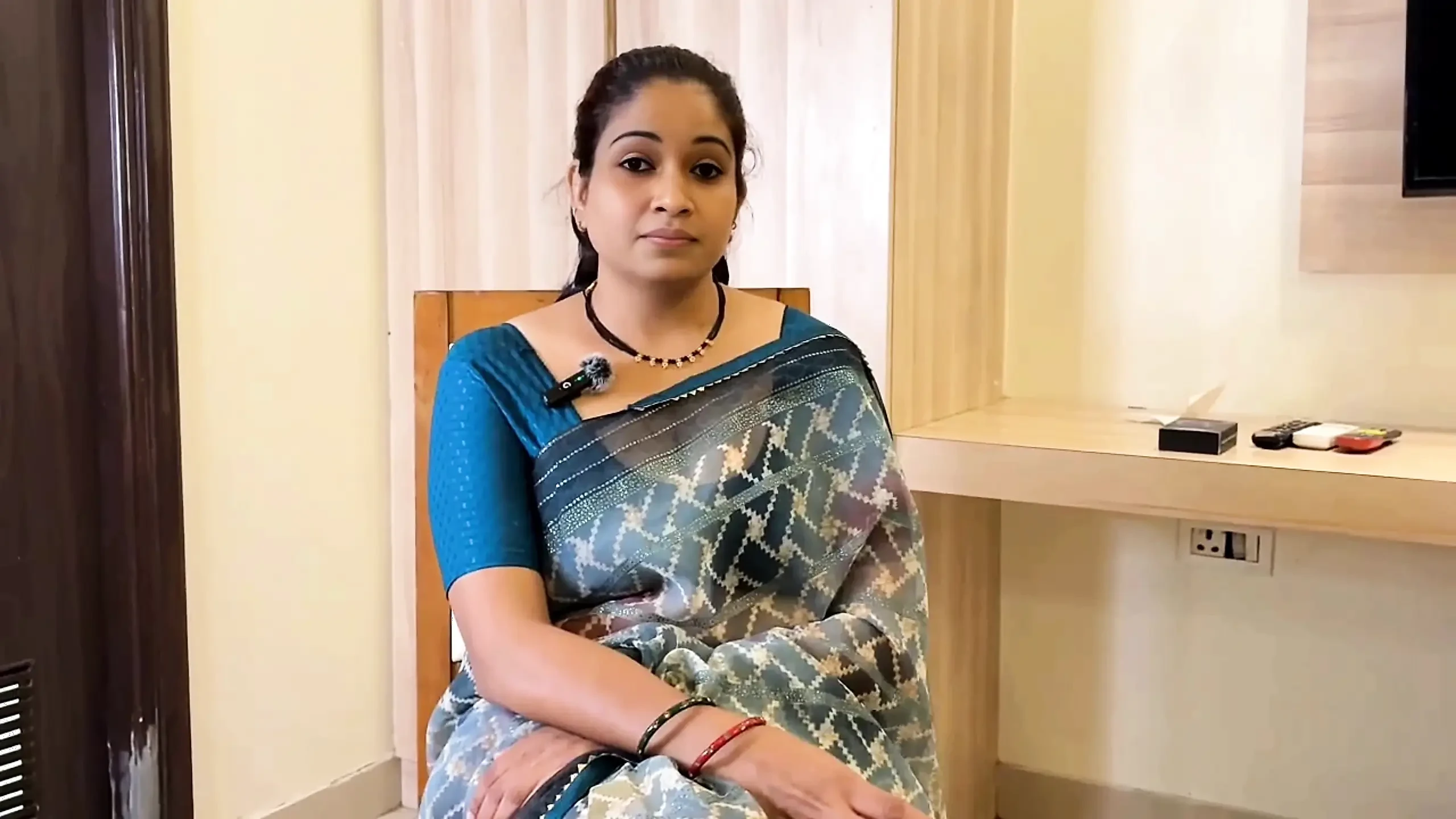 Bhabhi ji live in new flat gave a gift to neighbor Devar ji, first time xxx video in Hindi audio