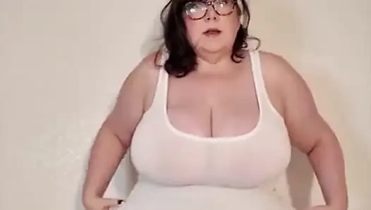 Sheer White Tank'ta Büyük Iri Güzel Göğüsler
