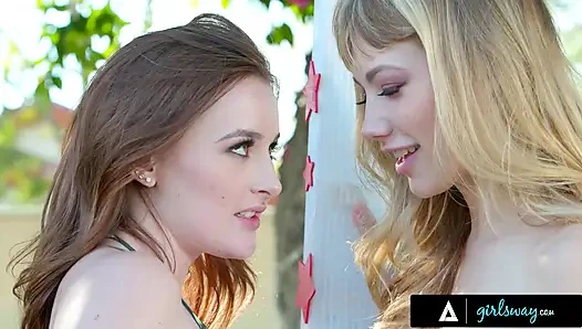 Girlsway - sinsi Danni Rivers hayır için müşterilerini öperken ivy wolfe'ı yiyor ve parmaklıyor