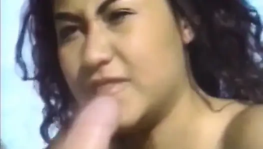 Mükemmel Fransız genç kız havuzda yarak emiyor