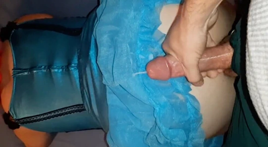 Üvey oğullarımın arkadaşının cadılar bayramında beni sikmesine izin veriyorum ilk kez ücretsiz kullanım