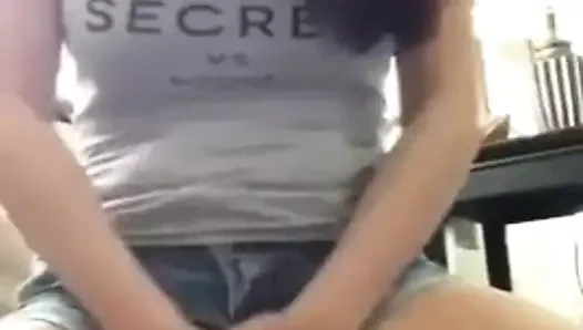 Aşk topları içinde kedi