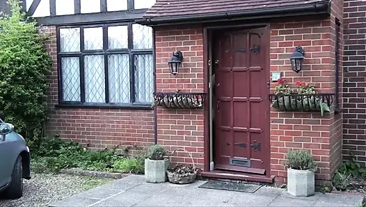 Ziyaret sırasında amım ıslanıyor, ona bak....