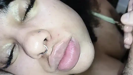 Döle susamış sürtüğün ağzına ateşli boşalma