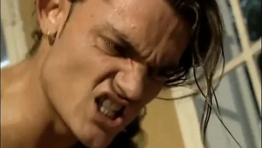 Amcık büyük yarakla sikişiyor dörtlü seks emiyor