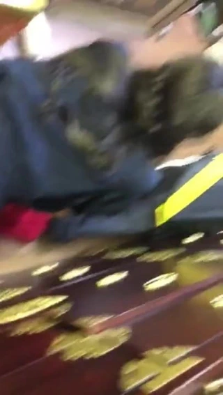 Gelini ebeveyninin deposunda arkadan teslim edin