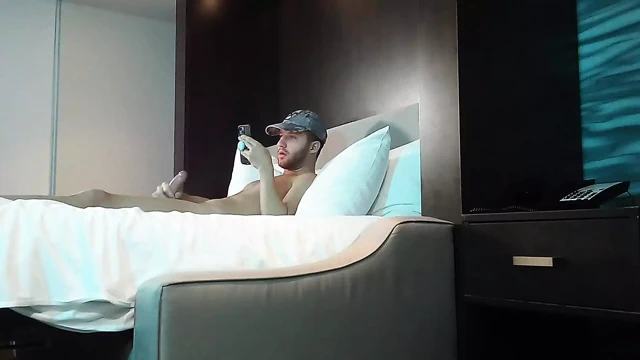 Jake Grand büyük yarakla mastürbasyon yapıyor